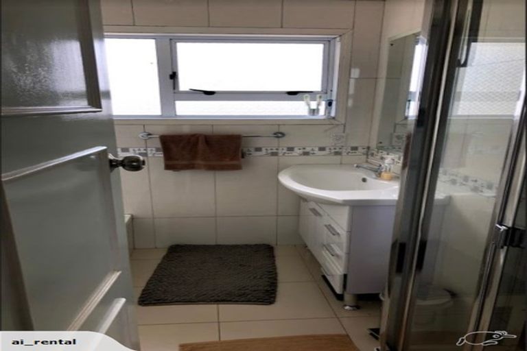 Photo of property in 3 Larne Avenue, Pakuranga Heights, Auckland, 2010