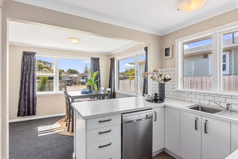 Photo of property in 16 Anthony Grove, Paraparaumu Beach, Paraparaumu, 5032