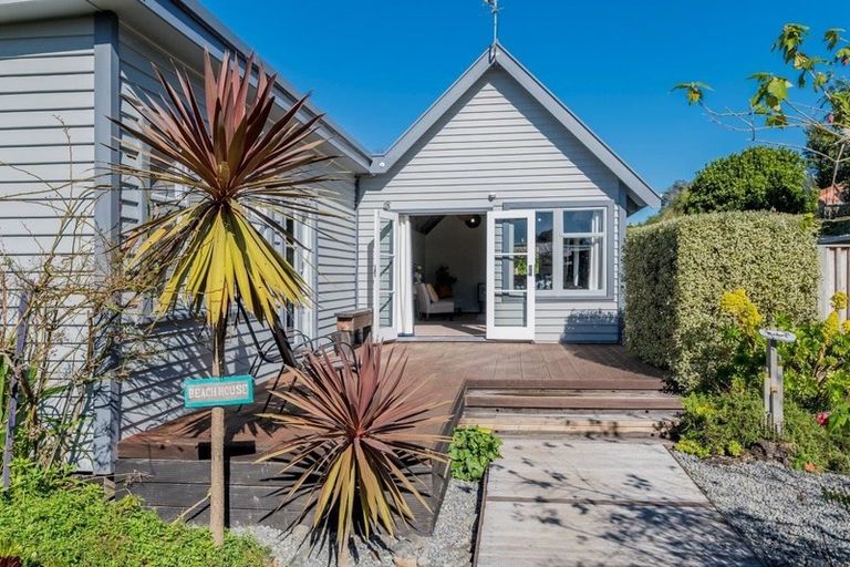 Photo of property in 52 Te Moana Road, Waikanae Beach, Waikanae, 5036