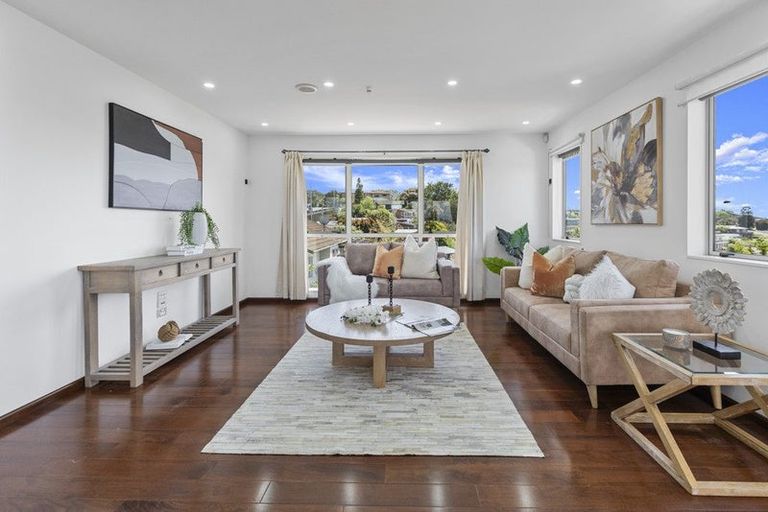 Photo of property in 627a Glenfield Road, Totara Vale, Auckland, 0629