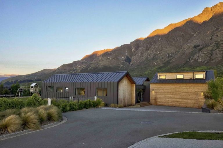 Photo of property in 6 Stockyard Lane, Jacks Point, Queenstown, 9371