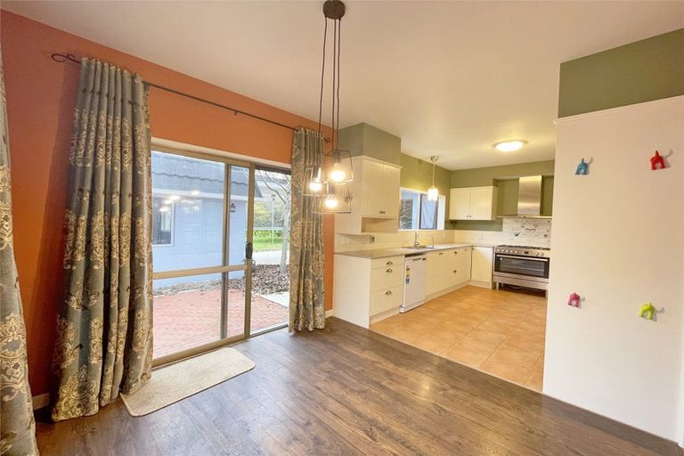 Photo of property in 19 Mcinnes Place, Queenwood, Hamilton, 3210