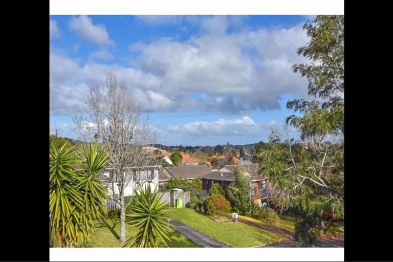 Photo of property in 21 Orinda Close, Botany Downs, Auckland, 2010