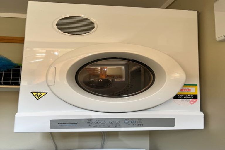 Photo of property in 135 Kelburn Parade, Kelburn, Wellington, 6012