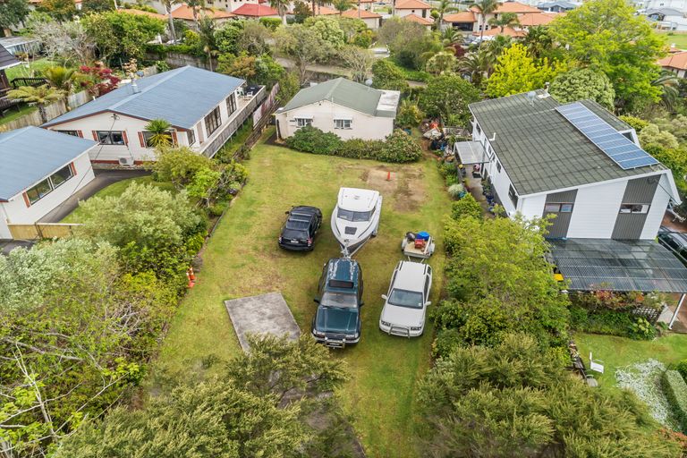 Photo of property in 118 Whangaparaoa Road, Red Beach, 0932