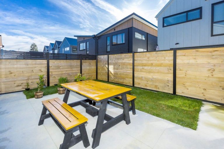 Photo of property in 18 Dahl Drive, Wallaceville, Upper Hutt, 5018