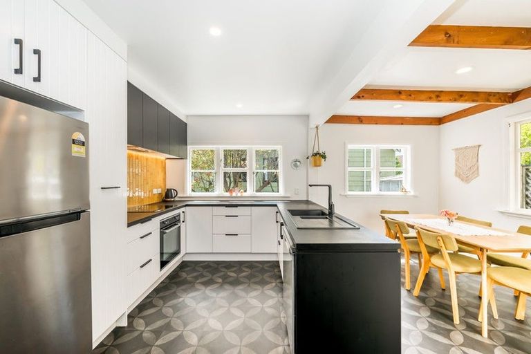 Photo of property in 100 Matatua Road, Raumati Beach, Paraparaumu, 5032