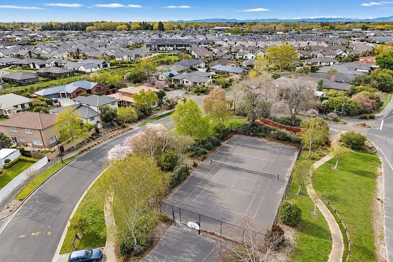 Photo of property in 16 Limes Avenue, Parklands, Christchurch, 8083