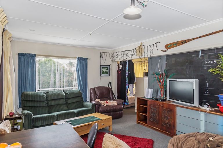 Photo of property in 118 Whangaparaoa Road, Red Beach, 0932