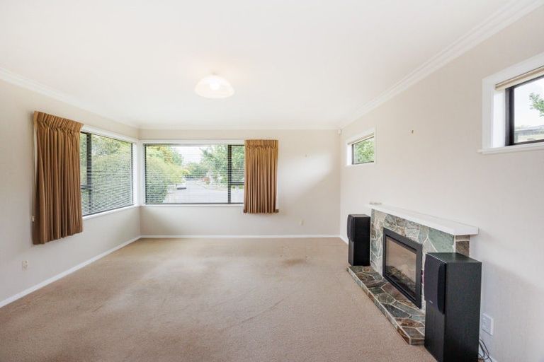 Photo of property in 12 Athlone Place, Hokowhitu, Palmerston North, 4410