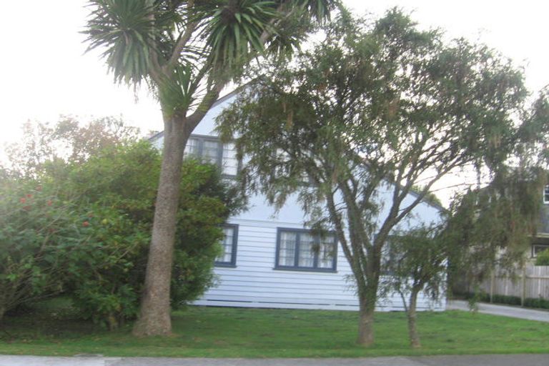 Photo of property in 15 Poole Crescent, Wainuiomata, Lower Hutt, 5014