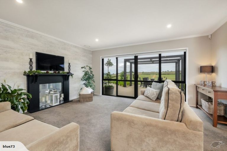 Photo of property in 24 Medhurst Road North, Bombay, 2675