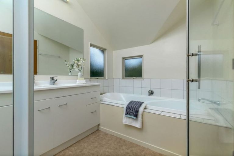 Photo of property in 10a Shiloh Way, Greenhithe, Auckland, 0632