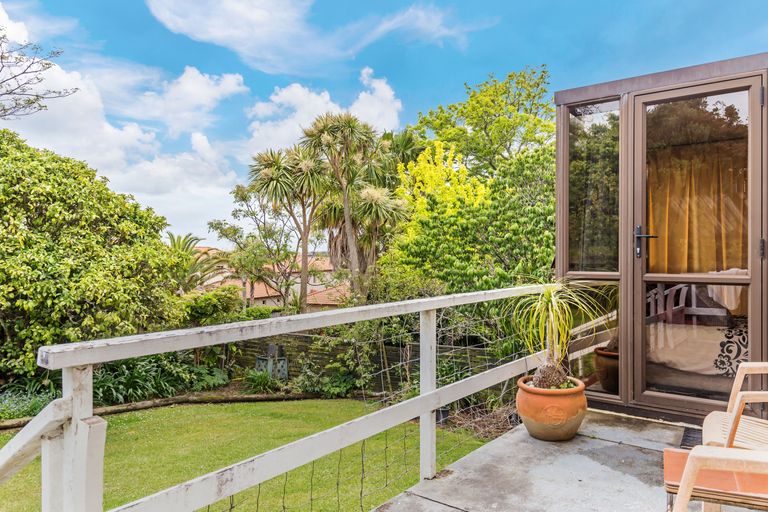 Photo of property in 118 Whangaparaoa Road, Red Beach, 0932