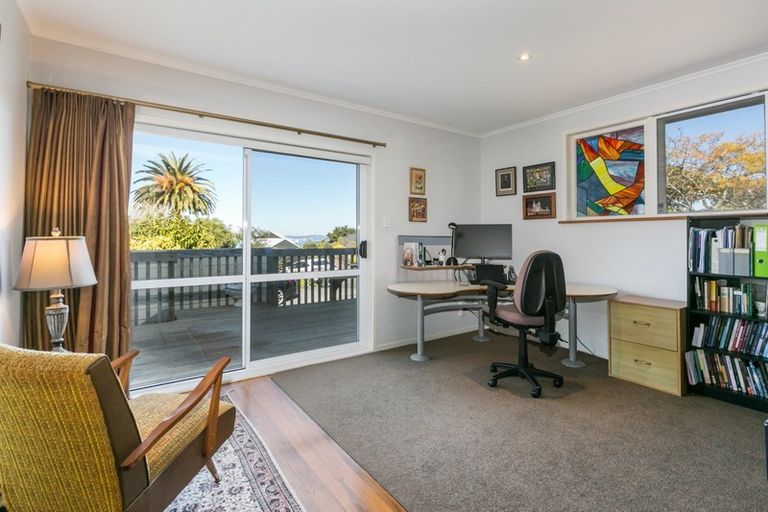 Photo of property in 12 Ormond Road, Hospital Hill, Napier, 4110