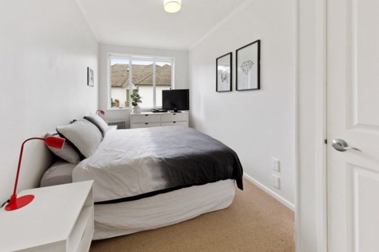 Photo of property in 31 Village Way, Ardmore, Papakura, 2582