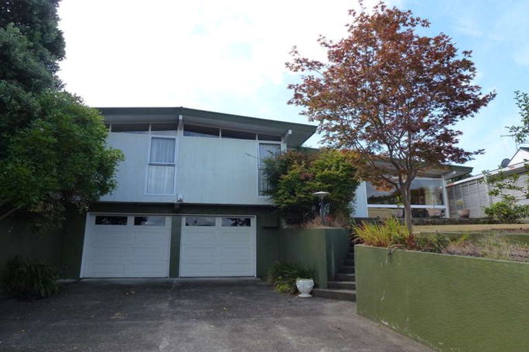Photo of property in 16 Wikiriwhi Crescent, Awapuni, Palmerston North, 4412