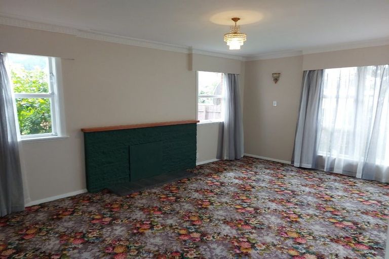 Photo of property in 1 Craig Grove, Elderslea, Upper Hutt, 5018