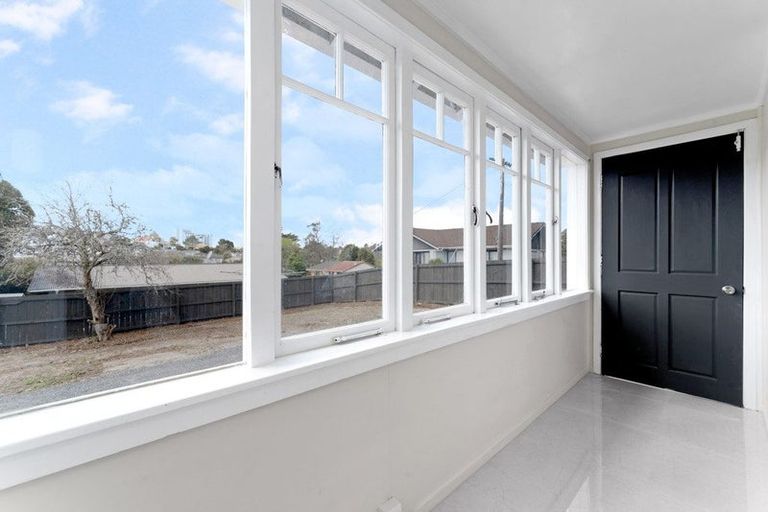 Photo of property in 20 Woodglen Road, Glen Eden, Auckland, 0602