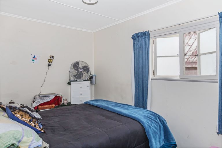 Photo of property in 118 Whangaparaoa Road, Red Beach, 0932