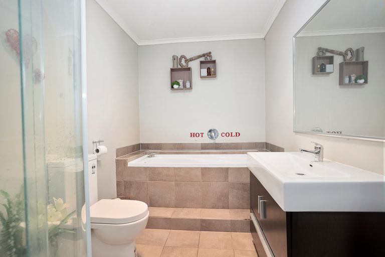 Photo of property in 15 Holloway Street, Waikiwi, Invercargill, 9810