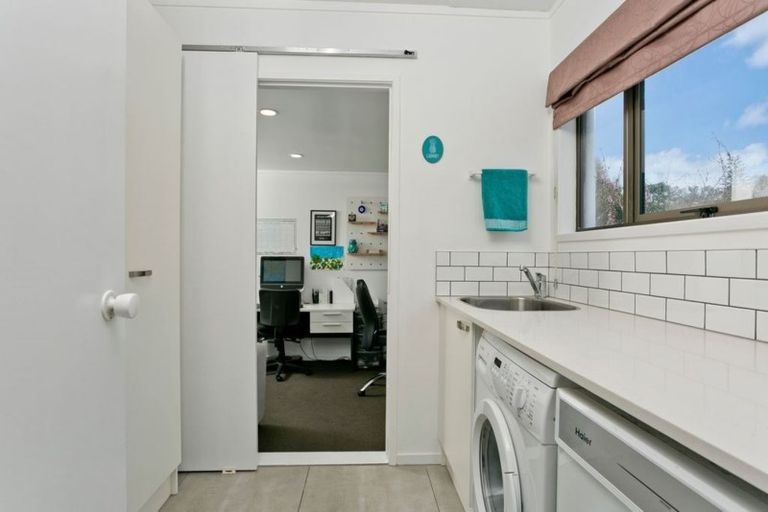 Photo of property in 2/7 Wilkinson Way, Browns Bay, Auckland, 0630