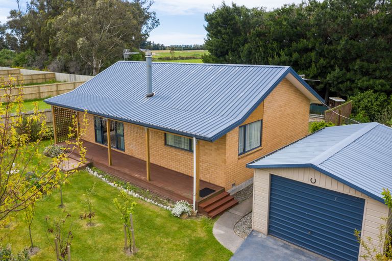 Photo of property in 13 Brooker Place, Kirwee, Darfield, 7571
