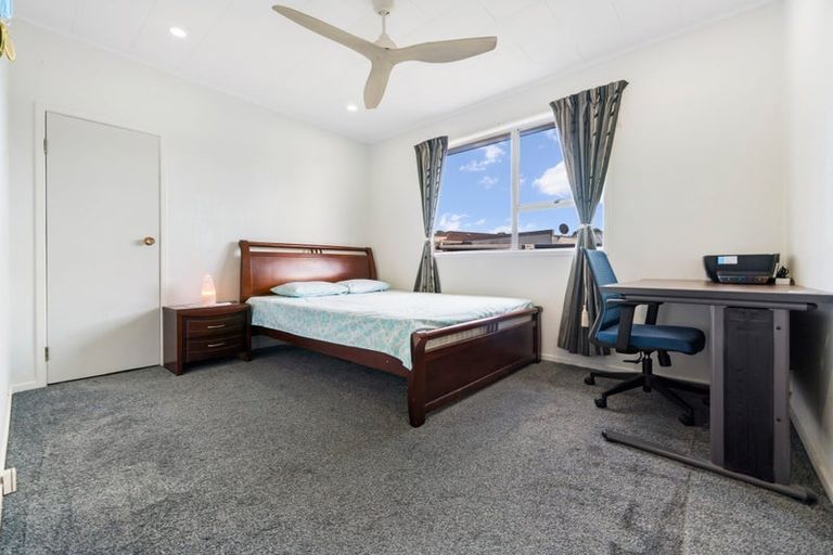 Photo of property in 14b Pipitea Place, Massey, Auckland, 0614