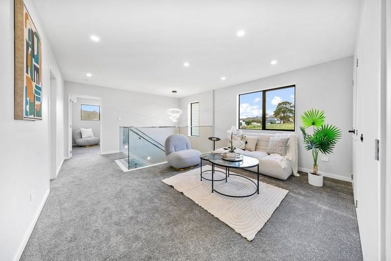 Photo of property in 63 Mcindoe Road, Kumeu, 0810