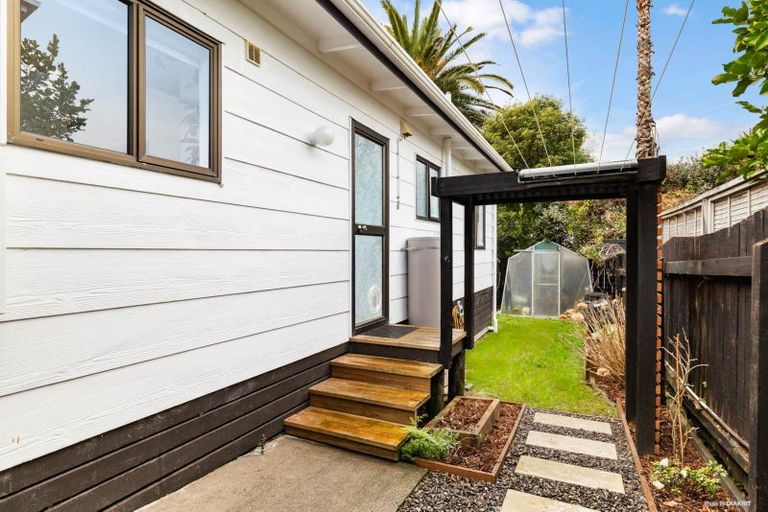 Photo of property in 7b Edgewater Parade, Waiuku, 2123