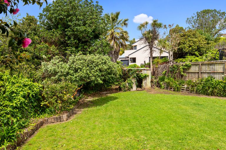 Photo of property in 89 Langana Avenue, Browns Bay, Auckland, 0630