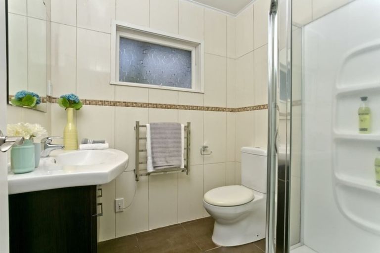 Photo of property in 1/14 Kapiti Place, Sunnynook, Auckland, 0620
