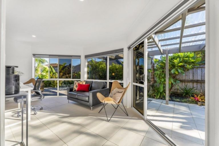 Photo of property in 6 Canonbie Place, East Tamaki Heights, Auckland, 2016