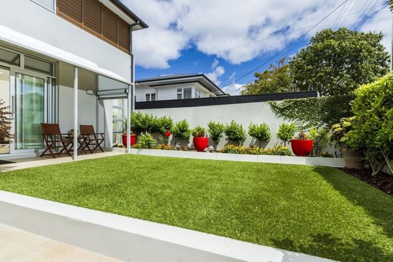 Photo of property in 8 Sylvan Park Avenue, Milford, Auckland, 0620