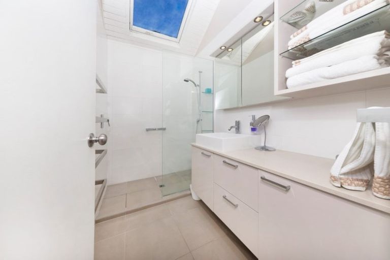 Photo of property in 1/188 East Coast Road, Forrest Hill, Auckland, 0620