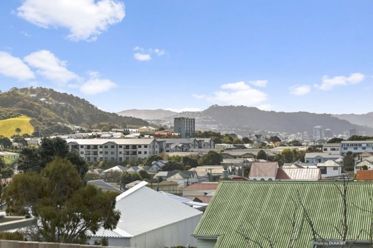 Photo of property in 5 Glendavar Street, Berhampore, Wellington, 6023