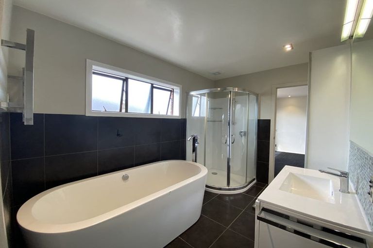 Photo of property in 40 Whangaparaoa Road, Red Beach, 0932