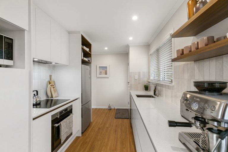 Photo of property in 88 Akaroa Drive, Maupuia, Wellington, 6022