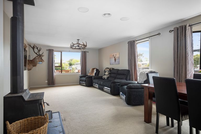 Photo of property in 15 Holloway Street, Waikiwi, Invercargill, 9810