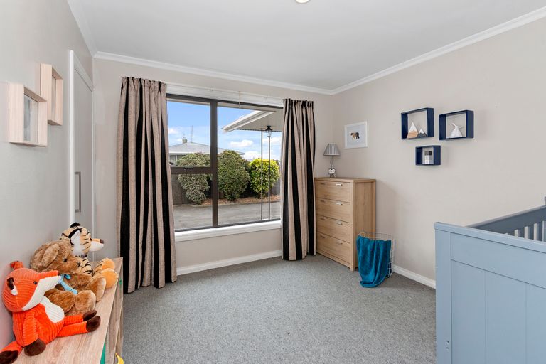 Photo of property in 47 Kathleen Crescent, Hornby, Christchurch, 8042