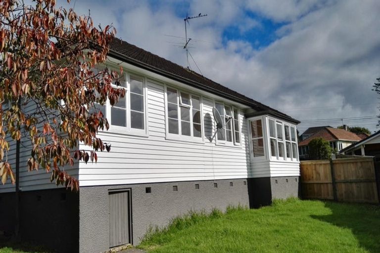 Photo of property in 3 Nutsey Avenue, Northcote, Auckland, 0627