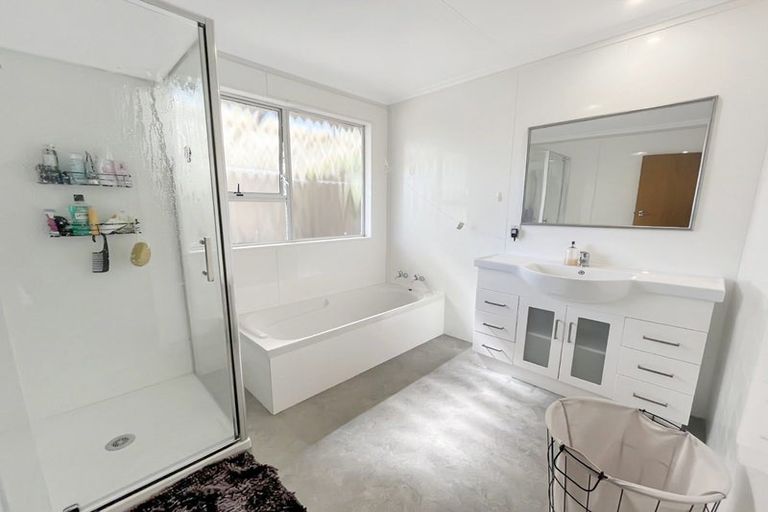 Photo of property in 35 Maxwells Line, Awapuni, Palmerston North, 4412