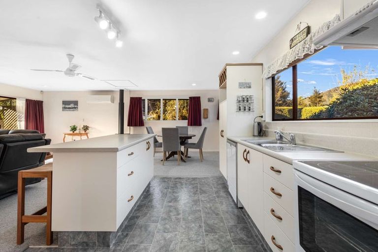 Photo of property in 2 Victoria Close, Picton, 7220