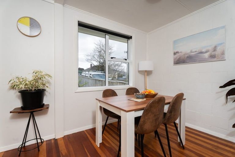 Photo of property in 32 Davidson Crescent, Tawa, Wellington, 5028