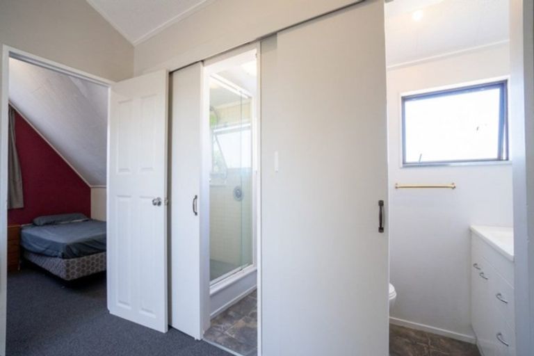 Photo of property in 32 Rosedale Crescent, Cloverlea, Palmerston North, 4412