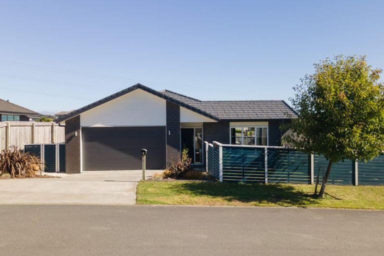 Photo of property in 7 Yorkshire Close, Whitby, Porirua, 5024
