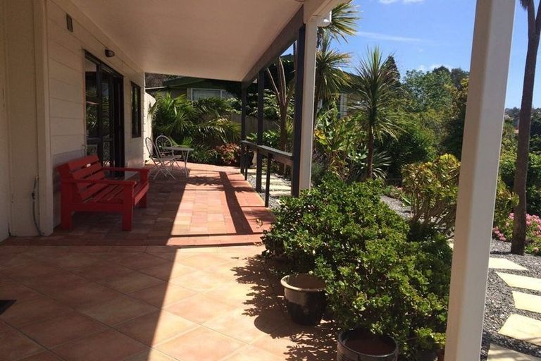 Photo of property in 9 Walnut Lane, Browns Bay, Auckland, 0630