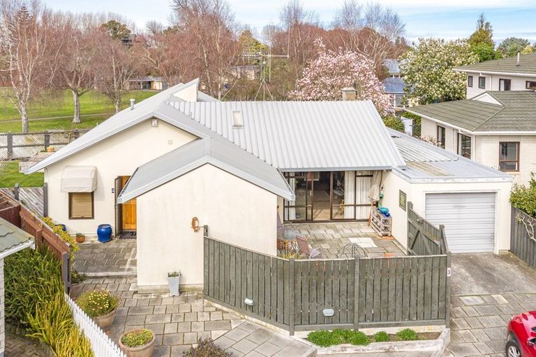 Photo of property in 3 Collier Place, Saint Johns Hill, Whanganui, 4501