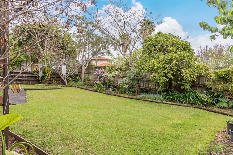 Photo of property in 118 Whangaparaoa Road, Red Beach, 0932