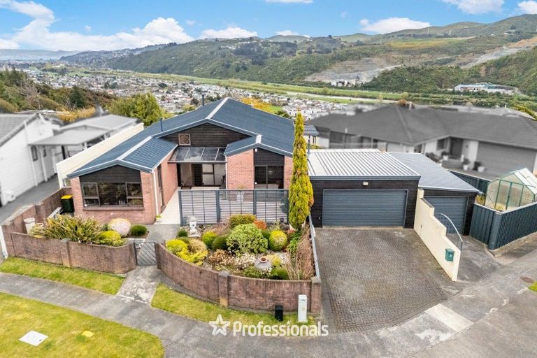 Photo of property in 1 Aldersgate Grove, Stokes Valley, Lower Hutt, 5019